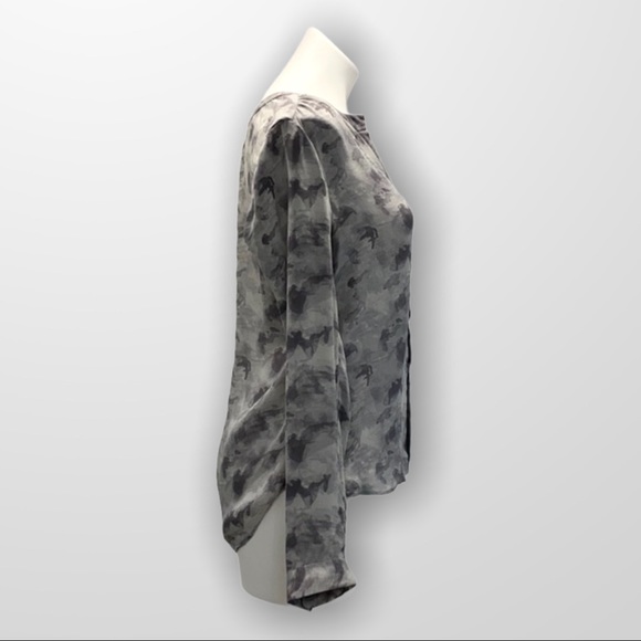 ARITZIA Babaton Button Down Blouse Size Small - Picture 4 of 11